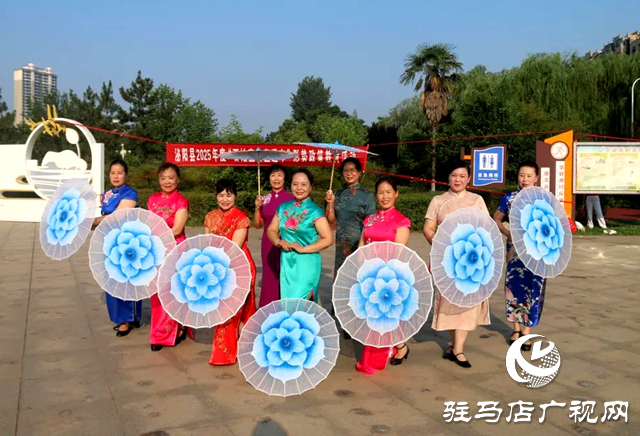 泌阳县“百姓宣传直通车”开进南河广场 共话形势政策“新声”