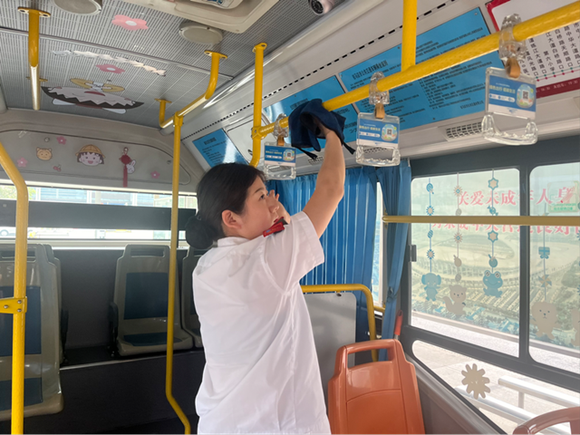 从车厢到考场 驻马店市公交公司暖心护航中考学子