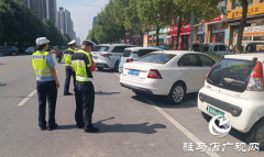 驻马店市公安局交警支队开发区大队集中整治车辆乱停乱放行为
