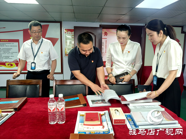 党徽闪耀庆七一 媒企联建促共赢
