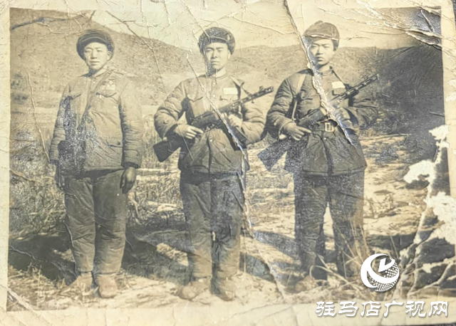 烽火老兵忆峥嵘：两枚党徽映照不变初心