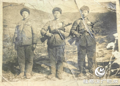 烽火老兵忆峥嵘：两枚党徽映照不变初心