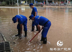 深腰雨靴踏泥泞 天中赤子护榕江