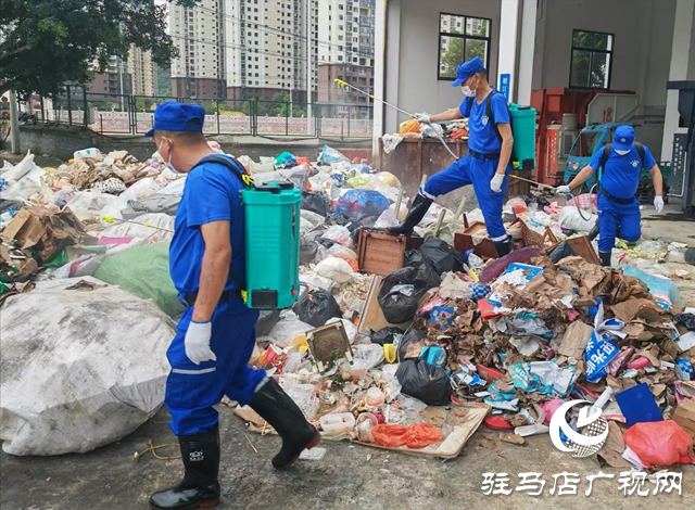 深腰雨靴踏泥泞 天中赤子护榕江