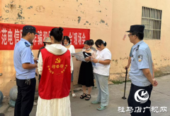 驿城区老街街道：民警蓝携手志愿红 共筑反诈宣传防线