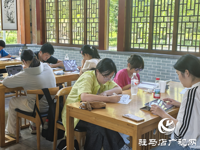 暑期里的“清凉充电站” 城市书屋成学生学习首选