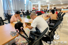 正阳县：暑假掀起读书&ldquo;热&rdquo; 图书馆里书香浓