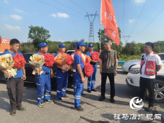 天中救援队援榕凯旋 驻马店各界热烈迎接