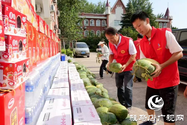 中国好人爱心团队酷暑送清凉 情系福利院