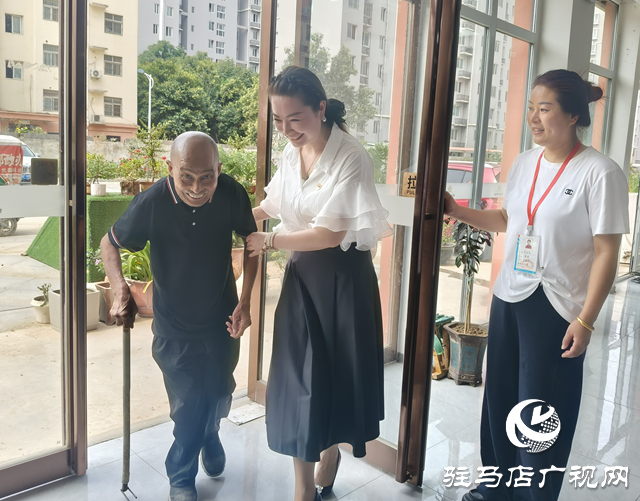 “红色物业”进社区 情暖居民新生活
