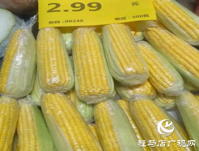 驻马店夏季玉米霸市 市民花样解锁消暑美食