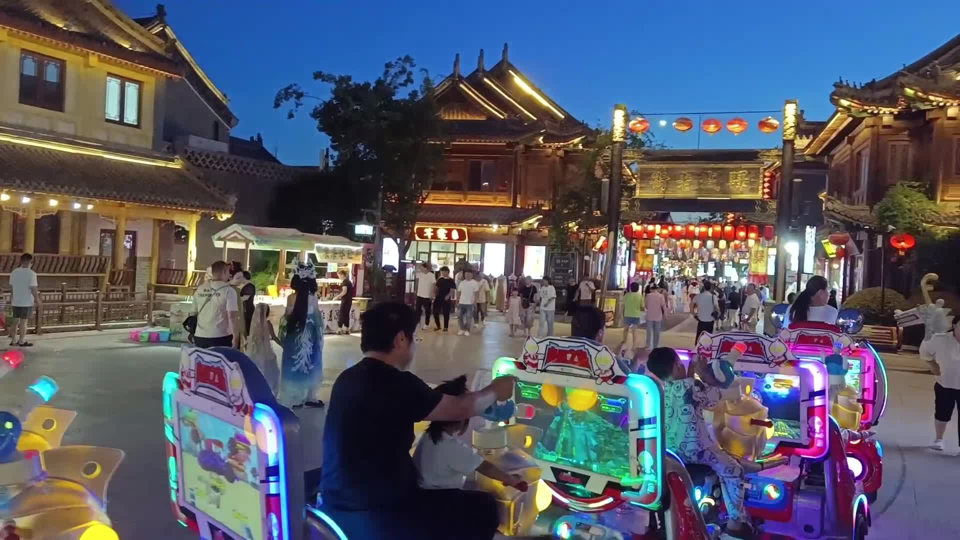 着汉服 赏华灯 夜游皇家驿站