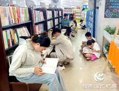 暑期书店人气旺 书香为伴度盛夏