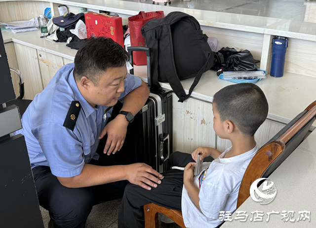 高铁站内孩童不慎走失车站上演“爱心接力”助团圆