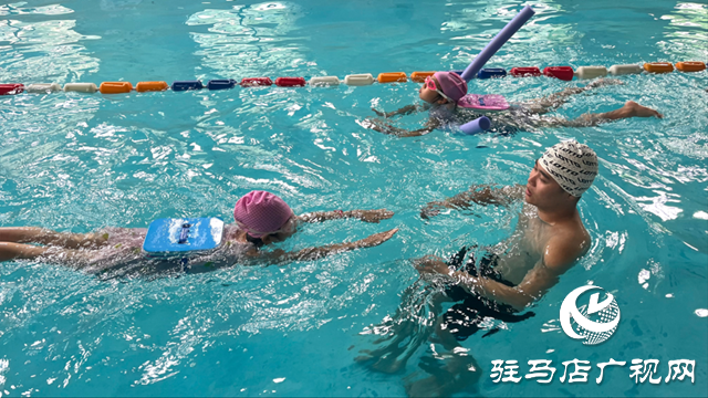 暑期孩子学游泳火爆!这份选馆指南家长请收好