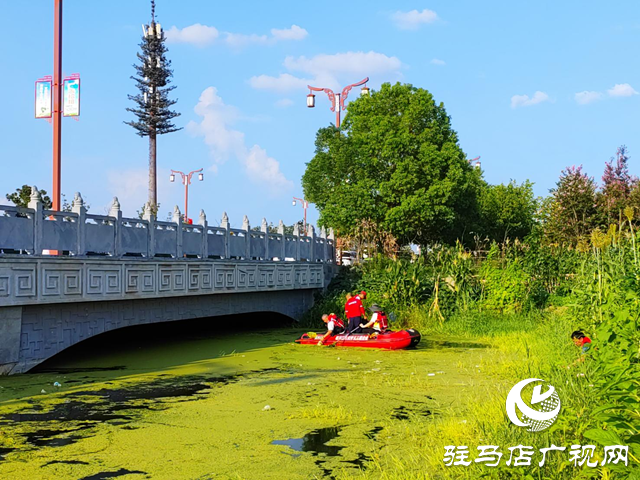 天中义工开展清理河道环境活动 守护碧水清流