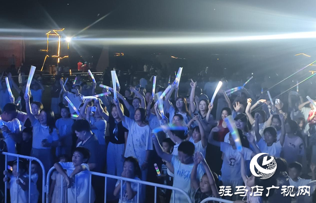 首届草坪音乐节唱响轩园 亲子欢歌乐动农教融合
