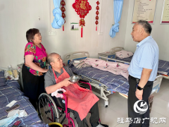 张银良高温时节探望托养残疾人