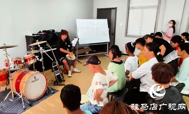 驿城区开设“星星鼓韵”课堂：非洲鼓点 叩开自闭症儿童心门