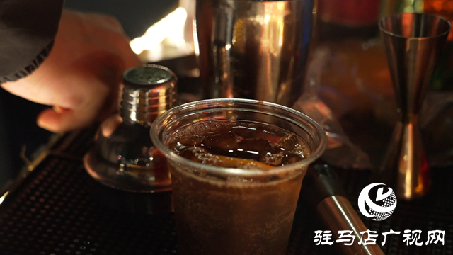 传统消暑饮品带动夜市经济的蓬勃发展