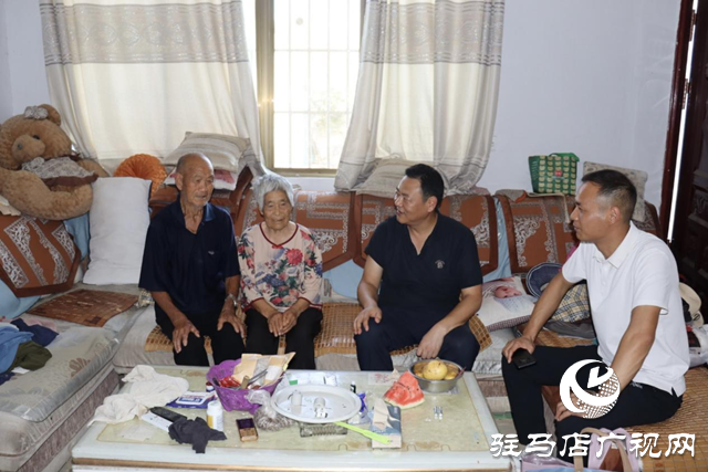 驿城区香山街道：八一”前夕送温暖 走访老兵听烽火故事