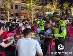 女子铁骑“逛”夜市 烟火气中筑牢交通安全防线