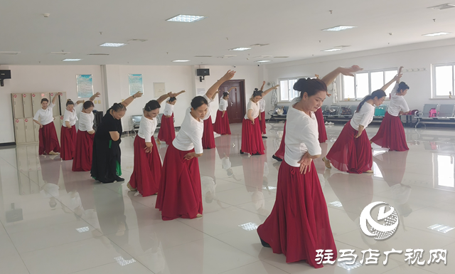 岁月不阻追梦心!这群退休老太以舞书写“夕阳传奇”