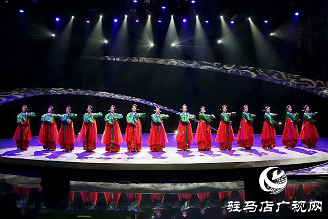 岁月不阻追梦心!这群退休老太以舞书写“夕阳传奇”