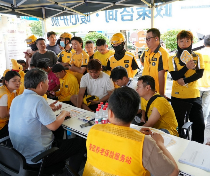 提高津贴、上线“防暑险” 多平台加码骑手高温关怀