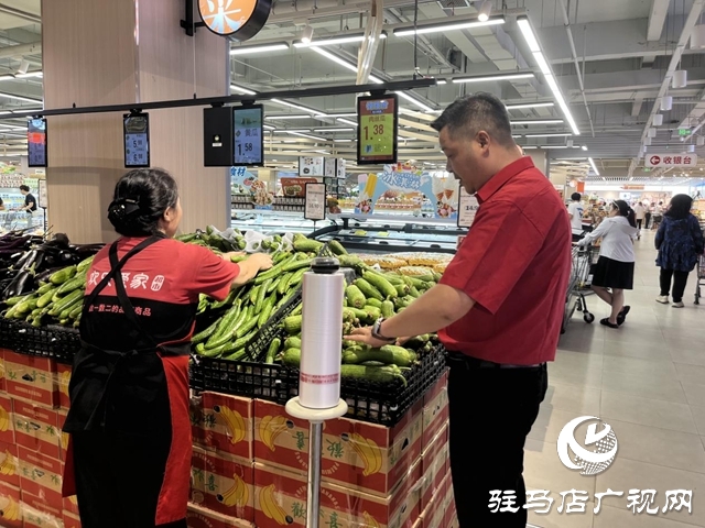 高温下的“菜篮子”:商超供应足 检测严 市民餐桌有保障