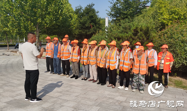 高温下的坚守:环卫工人用汗水守护城市整洁
