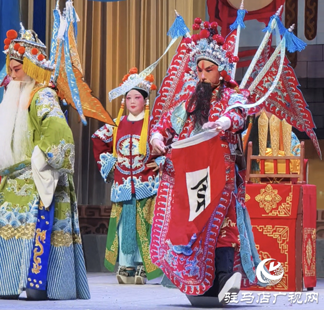 从厚底朝靴到“舞台战靴” 戏曲“男士高跟鞋”里的文化碰撞