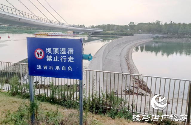 人民公园水域危险暗藏 违规游泳垂钓现象需警惕