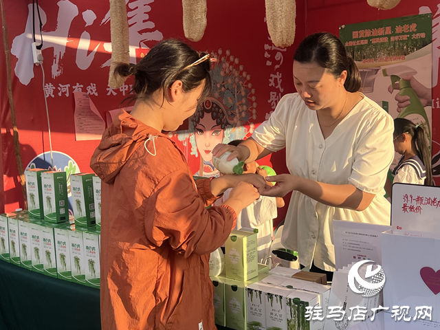 驻马店市特色丝瓜产品亮相“黄河有戏 天中Hi集” 展现农业科技活力