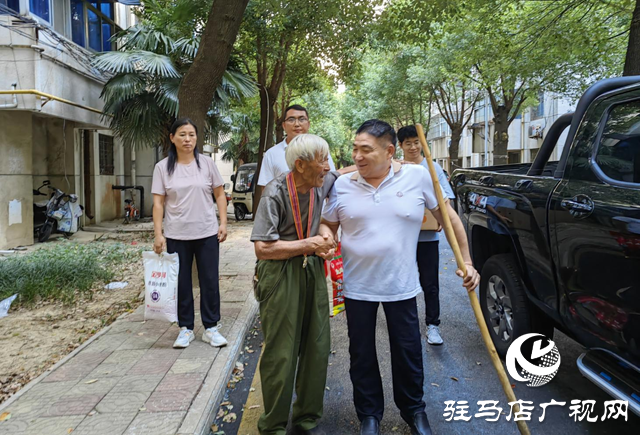 【文明风采天中行】中国好人何文礼:拐杖撑起大爱人生