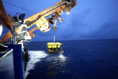 我国自主研制的6000米级深海无人遥控潜水器“海琴”号在南海成功海试