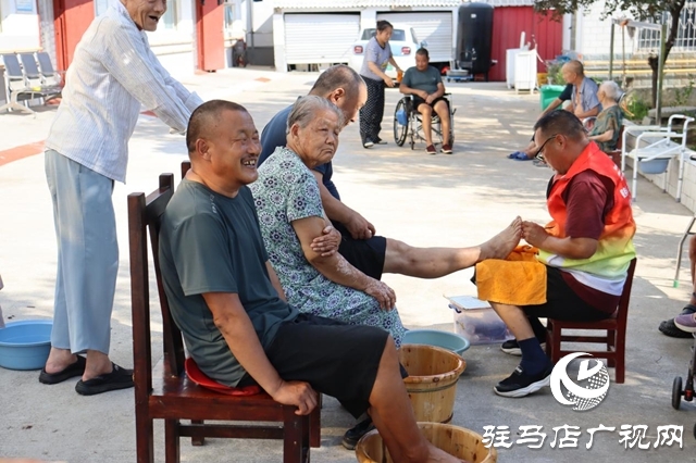 驿城区香山街道:“情暖夕阳红 党员在行动”志愿服务点亮老人幸福生活