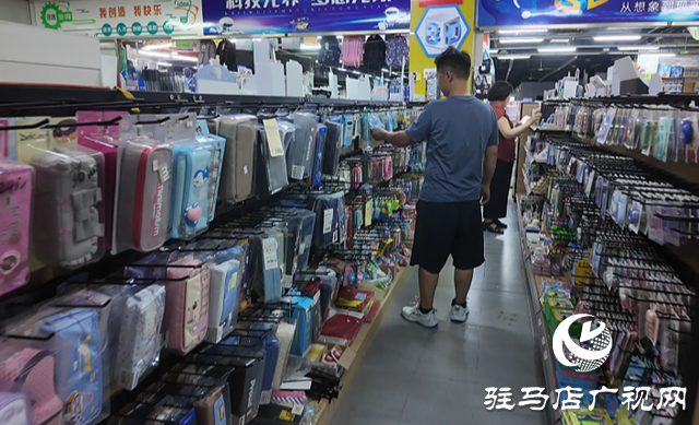“开学经济”悄然升温文具迎来“热卖潮”