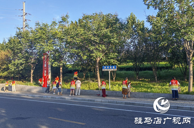 西平县志愿者开展“清洁家园”行动