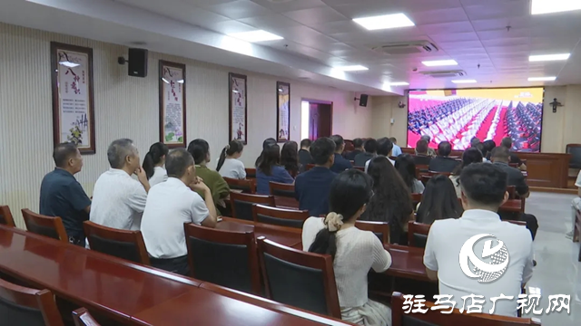 正阳县各界收看纪念抗战胜利80周年阅兵:家国情怀激荡人心