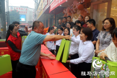 确山县好人协会携手爱心企业慰问优秀教师