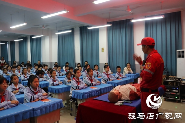 驿城区红十字会携手骏驰救援队走进驻马店市第九小学 开展“世界急救日”主题教育活动