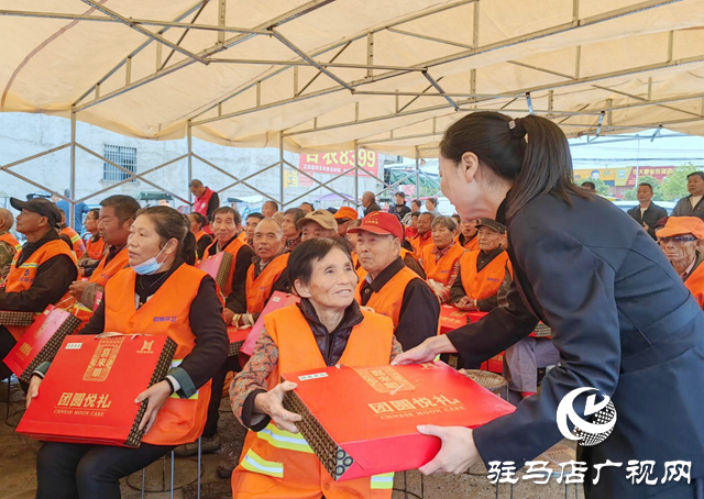 正阳县多部门联合慰问环卫工共庆中秋​