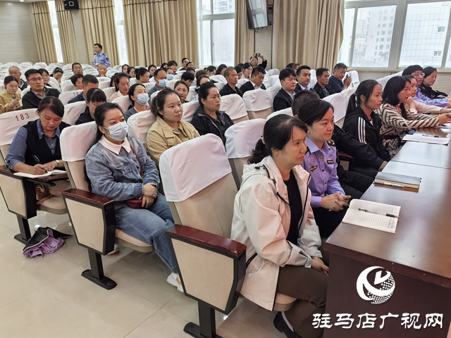 驻马店市经济开发区举办学校食堂负责人集体约谈暨食品安全培训会