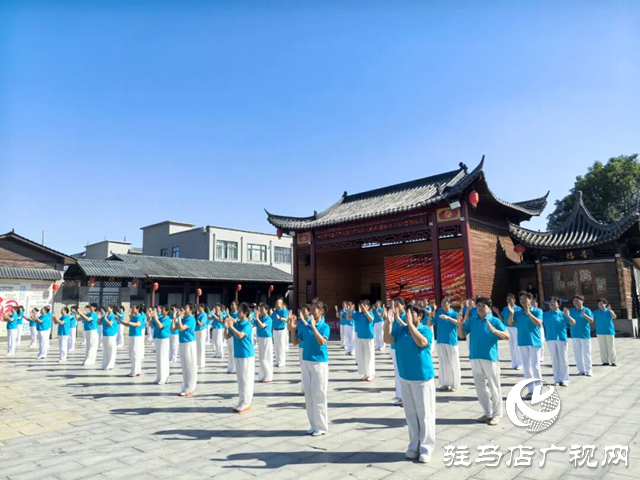  2025年全国老年人健身广场舞大联动（泌阳分会场）启动仪式暨展演活动”举行 