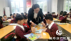 育见新力量｜王明珠：以爱为帆引数海 用心为犁耕教坛