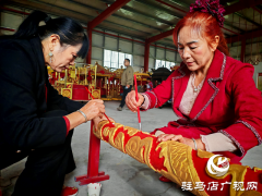 平舆县万金店镇宋刘村：巧手&ldquo;抬&rdquo;出共富路 花轿产业奏响乡村振兴歌