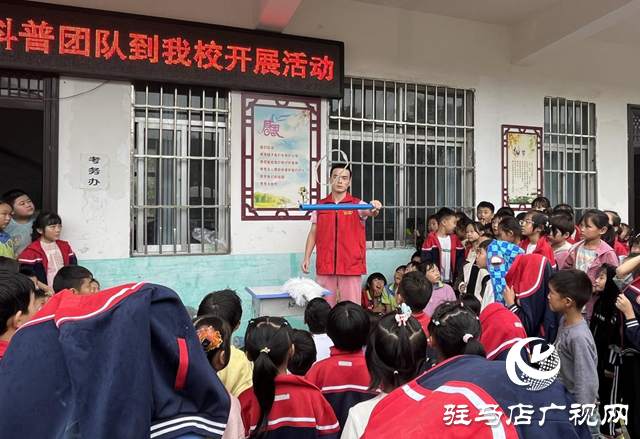 科普进校园 点亮科学梦