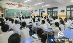 驻马店市四中：主题班会迎国庆 青春告白祖国