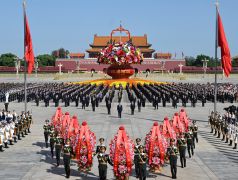 习近平等党和国家领导人出席烈士纪念日向人民英雄敬献花篮仪式